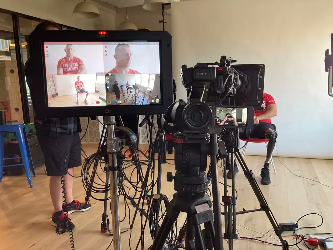 In studio with Military Times to give my tips to stay motivated in times of vulerability, like:

-How and when to use long term and short term goals.
-How the people in your life can help you.
-Defeating the inner voice trying to stop you.
-Harnessing the power of selflessness.