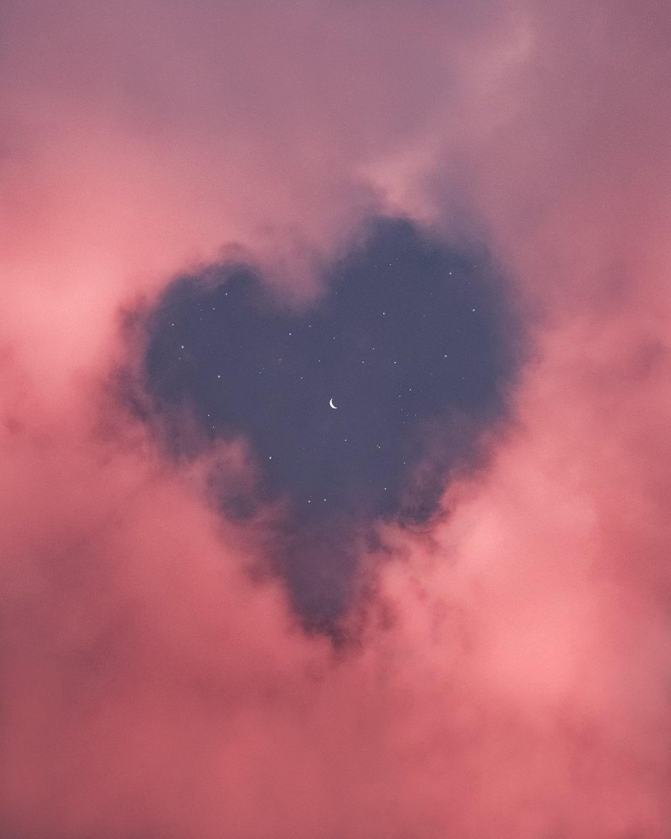 matialonsor's tweet photo. "My Moons and Stars"

I'll be dropping my first collection on @opensea on September 1st at 6pm EST❤️

I've been creating these images for about 6 years now and they've become some of my most significative work, they are composites of 2-3 photographs I took from my backyard🌜 https://t.co/X07T2h5IMe
