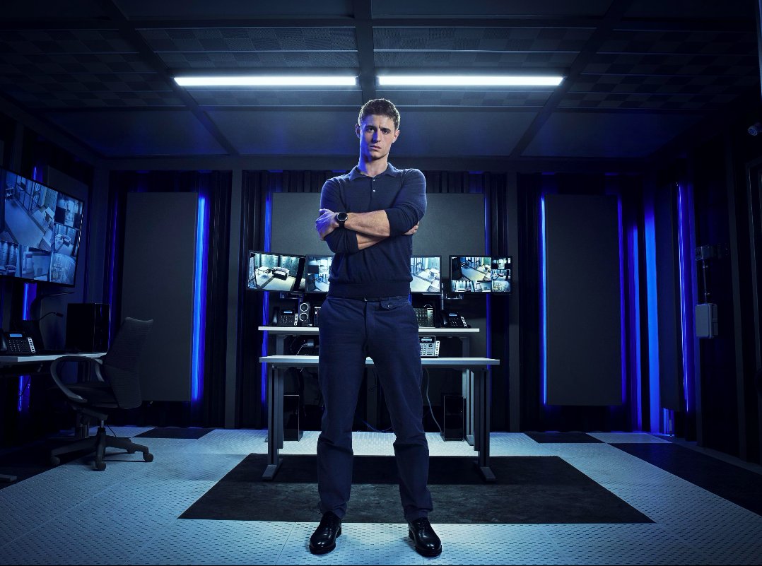 MIronsUpdate's tweet photo. Condor Season 2 coming to Epix on November 7 

Credits: Nina Marie Photography.

| #MaxIrons #Condor | https://t.co/CR9HNDqEBT