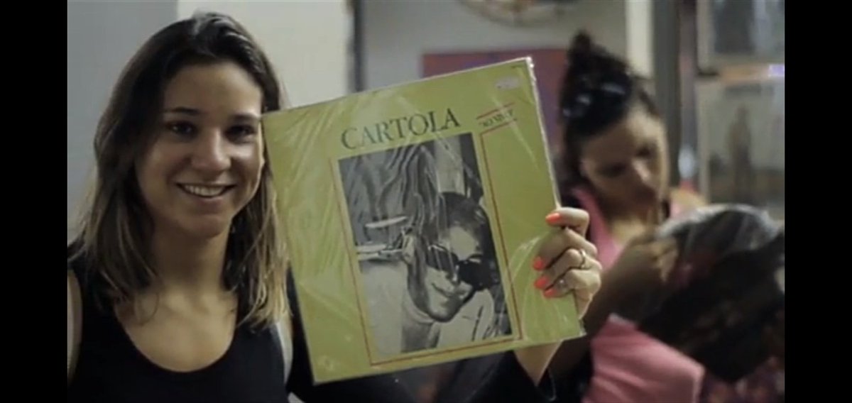 Qual não foi nossa surpresa ao assistir ao prog Minha Loja de Discos falando da Baratos Afins e me aparece a <a href="/Jujuca1987/">Joanna Maranhão</a> segurando logo um Cartola