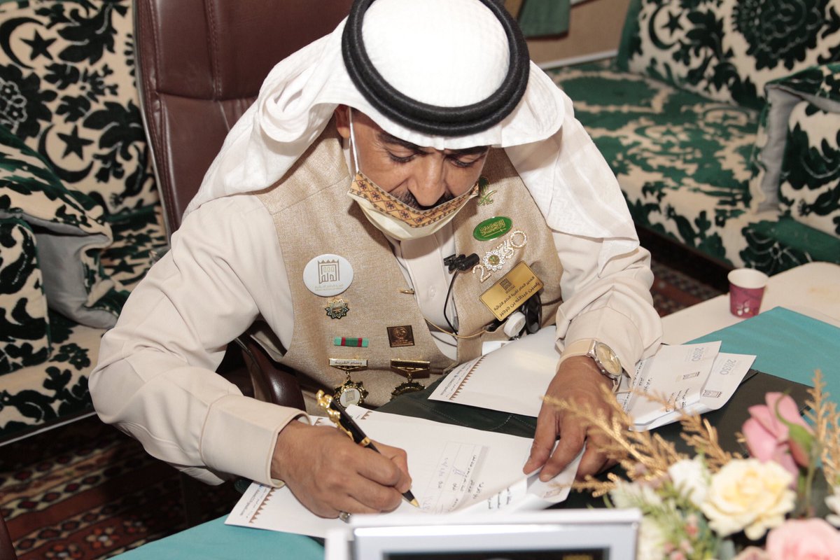 T_dilaam's tweet photo. #قرية_الدلم_التراثية توقع مذكرة تفاهم مع فريق DOVES RIDE  ممثل القرية أ/ ياسين بن جرجير  وممثل الفريق أ/ ناصرالمطرد

@MOCHeritage 
@Saudi_MT https://t.co/MAWrHnXTnc