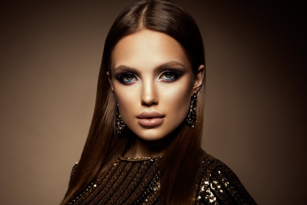 Contour like never before.
Three shades for contouring and three shades for highlighting.  Free of parabens and phthalates, vegan, and cruelty-free. 
Pre-order yours here: bit.ly/RGContour
#RossarioGeorge #beauty #contouringmakeup #makeup #crueltyfree