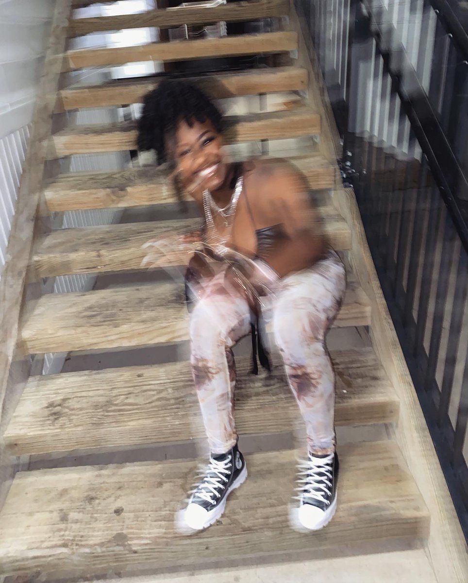 aarriiee_m's tweet photo. vibe so sick had to mask it 😷 #WelcomeToLaffy 🖤 https://t.co/PC06DmtrFT