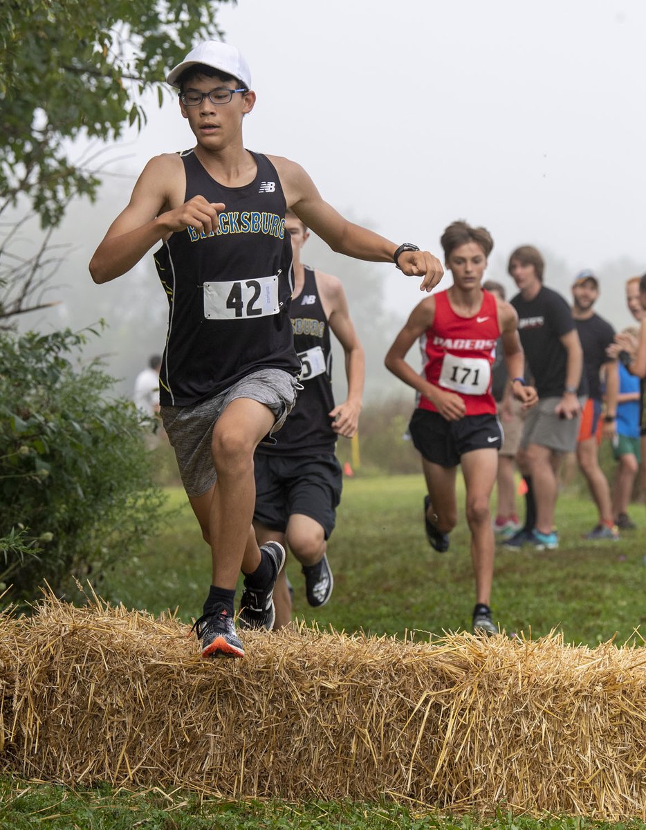 BruinsBMS's tweet photo. BMS Boys placed 2nd by just 1 point in the home Blacksburg Cross Country Meet. Lucas Holland won the 2K race with a time of 7:16.1 followed by Tyler Moll, Soren Anderson, Sam Farmer, and Patrick Dickhans, giving the team 29 points. https://t.co/SbmSYWjxA7