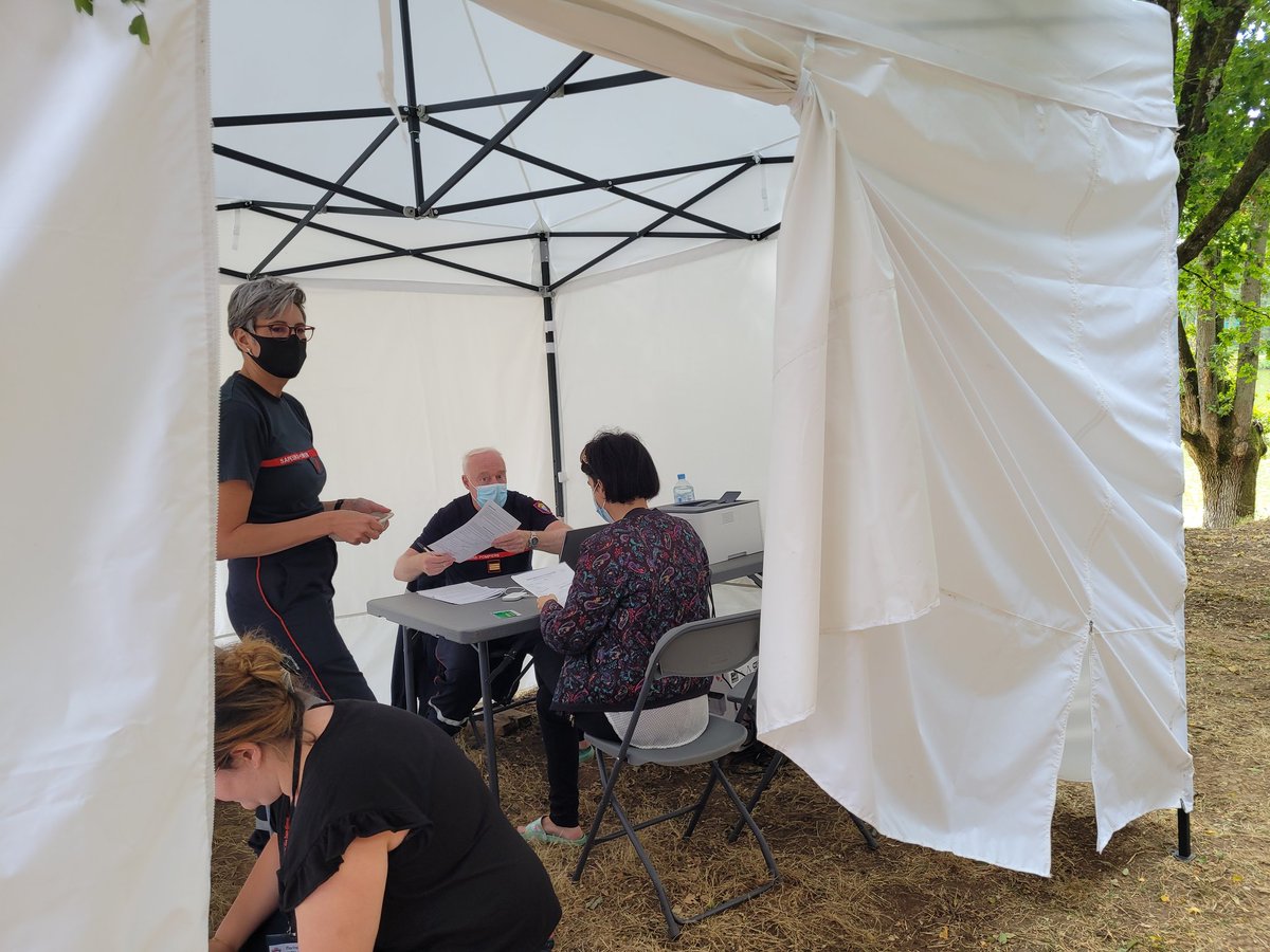 Merci aux pompiers volontaires du SDIS79 🚒 pour  l'opération de vaccination au plan d'eau de Cherveux St-Christophe cette après-midi 👏!
Une trentaine de personnes vaccinées 👍!
#VaccinationCovid 
#sdis79
#pompiersvolontaires