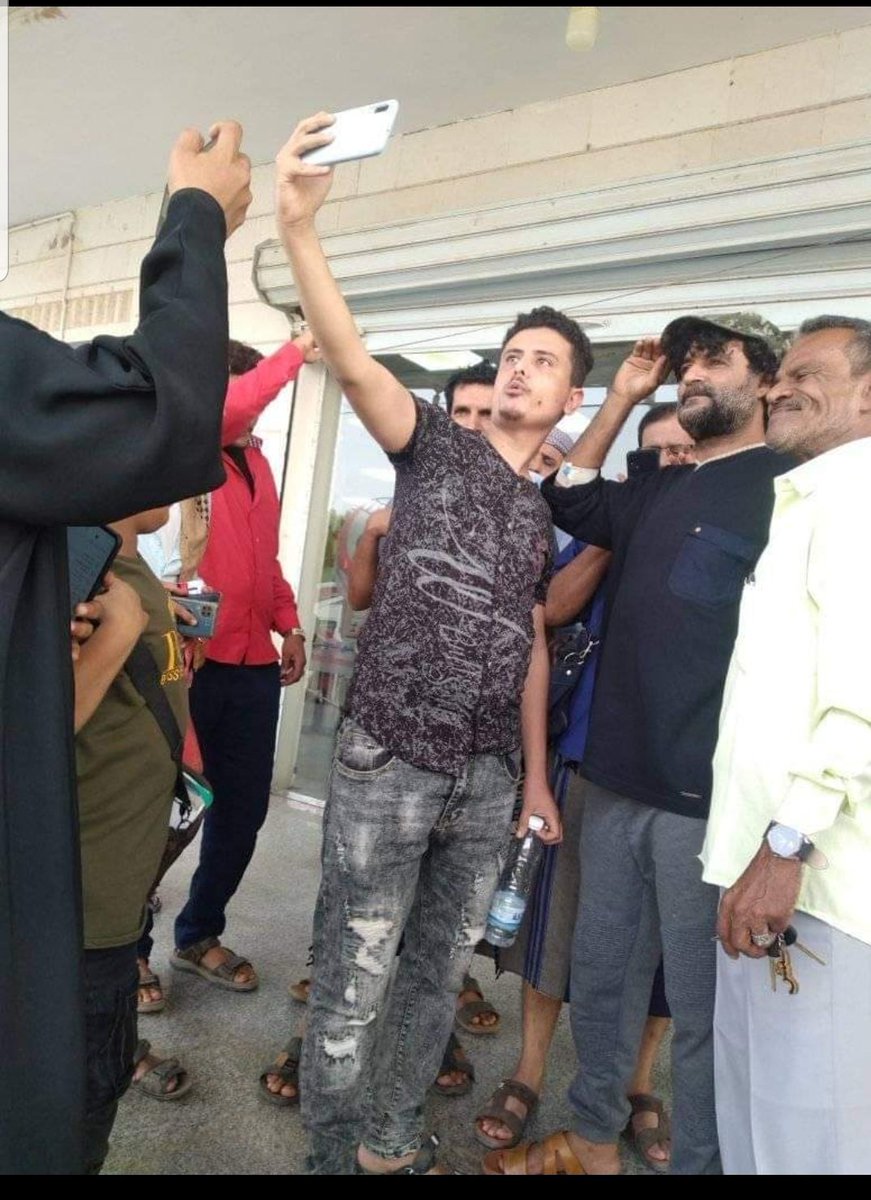 #الحمد_لله تحسنت صحه القائد #ابو_همام واليوم خرج من المستشفئ 
 ونقول لكل حاقد نشر خبر وفاته ان #ابو_همام باقي شوكه في حلوقكم

حفظ الله قائدنا وشفاه من كل مرض