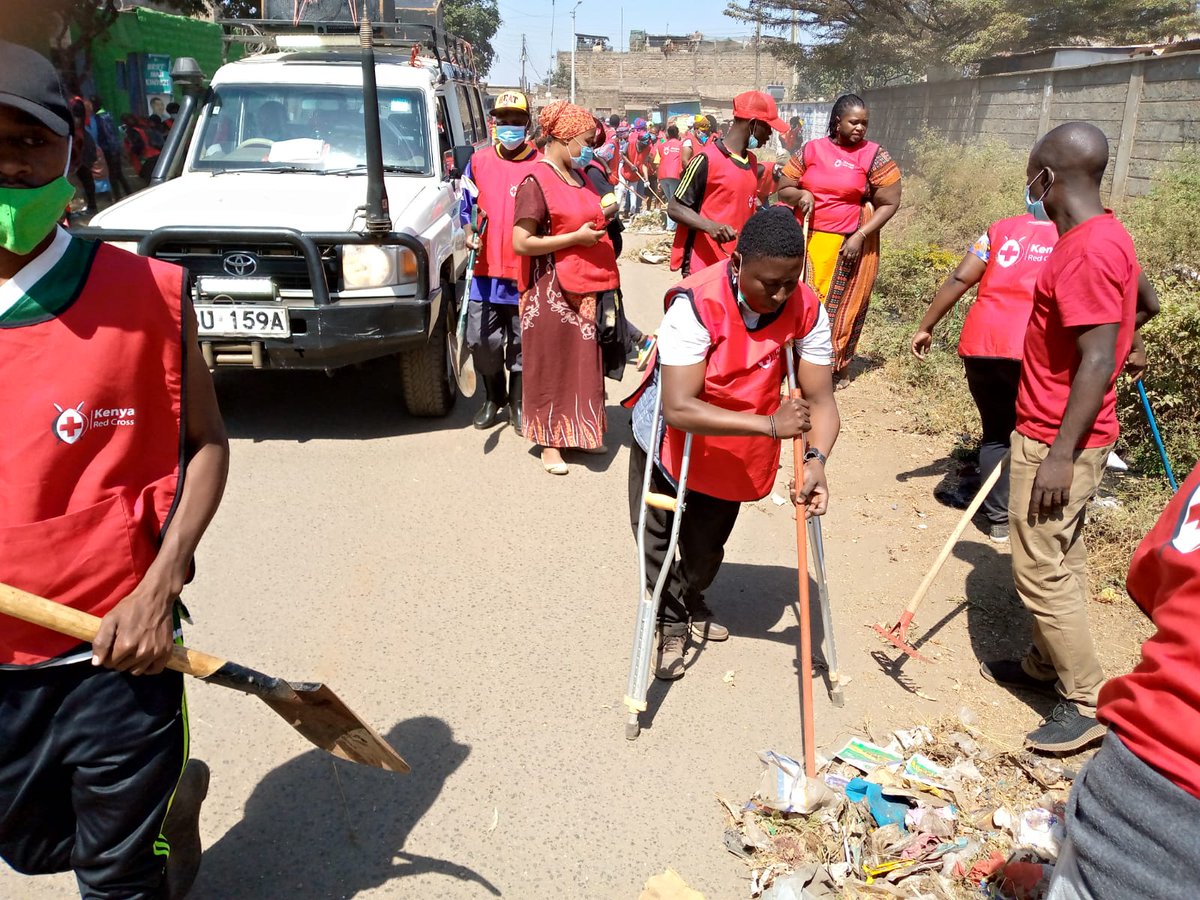 Edwardodero6's tweet photo. In the spirit of nobody is left behind,Kenya redcross Nairobi county branch participated in a cleanup activity held at dandora phase one with support from @NMS_Kenya , local community administration and the community itself.@RedCrossYouthKE @socialpwds @PatKitonga @KenyaRedCross https://t.co/BFrLzaIyXx