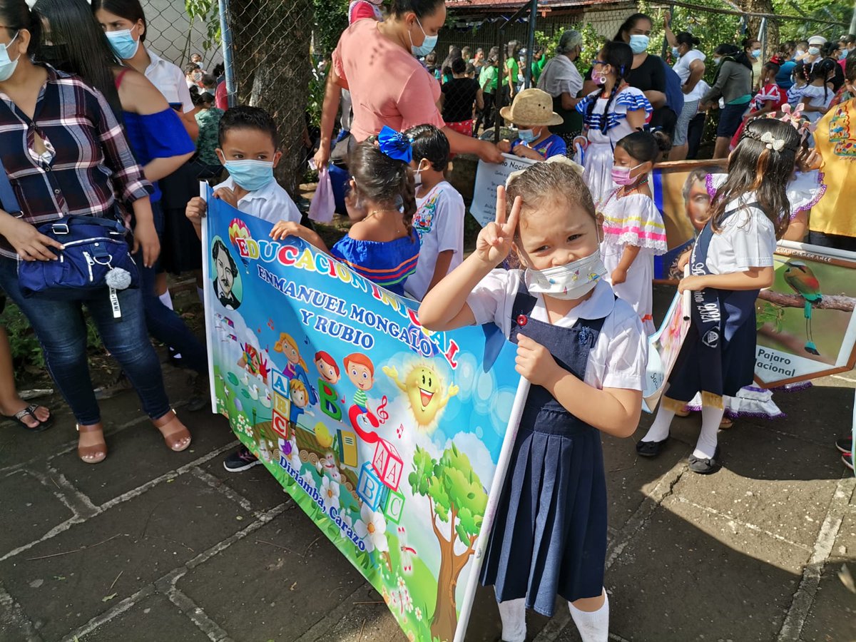 Estudiantes del Centro Educativo EnmanuelMongalo y Rubio,en la Colonia San Sebastiàn, participan en Desfile Patrio en Conmemoración al Bicentenario de la Independencia de CentroAmérica. <a href="/salvadorVang/">Salvador Vanegas G</a>
Diriamba/Carazo. 🇳🇮🎭🪁
#FiestasPatrias2021
<a href="/minednicaragua/">Ministerio de Educación Nicaragua</a> <a href="/francovladimir2/">Franco Vladimir</a>