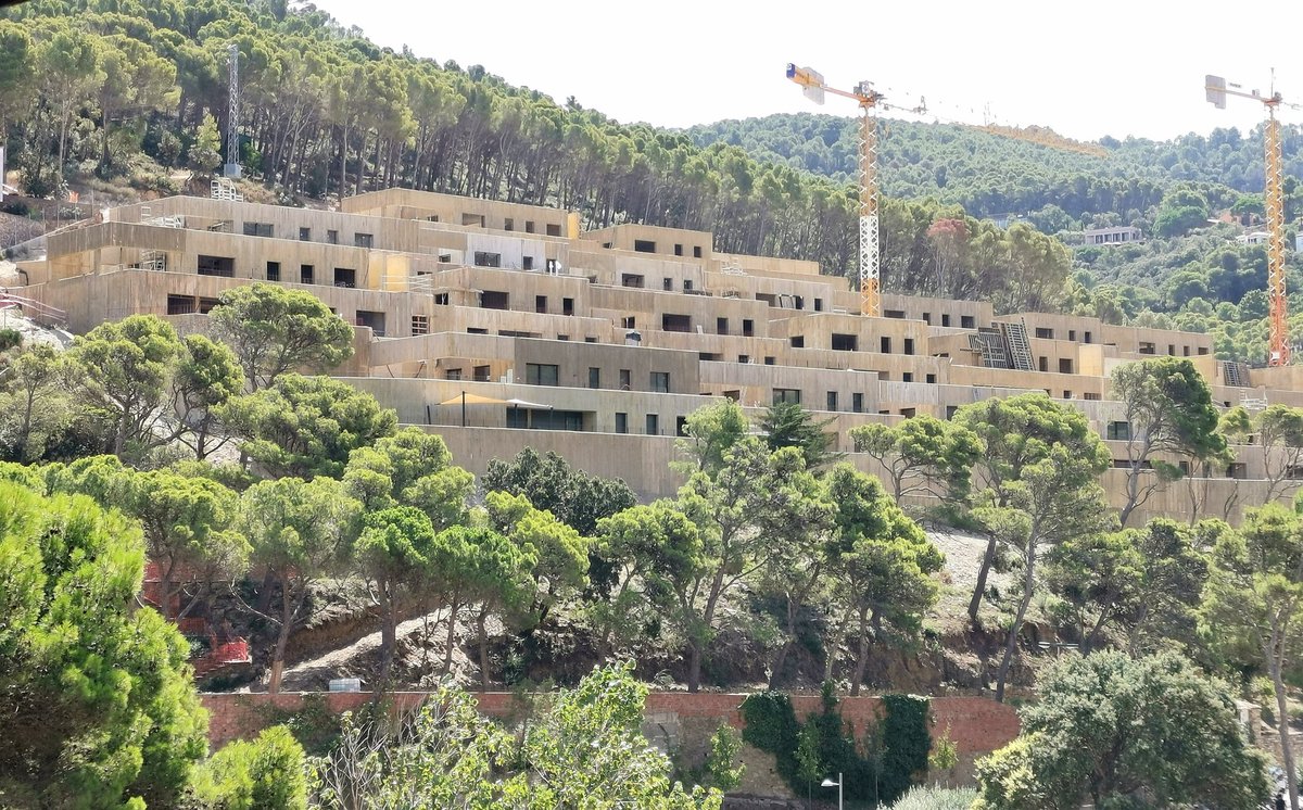 casadevall_joan's tweet photo. Quina pena de Begur: A "Els Jardins de Sa Riera" s'han carregat una bona pineda i densificaran encara més una població ja sobresaturada a l'estiu. El planejament un cop més va lent i les seves revisions no prosperen @SOSAiguafreda @SosCostaBrava https://t.co/MfYI2g2nGe