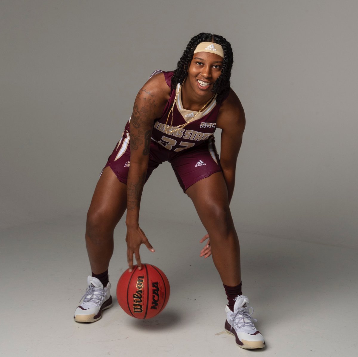 OfficialDHood_'s tweet photo. I made it out, I ain’t goin back unless it’s to get my dawgs 😈💪🏽💯 #Year4Loading… #HoodySZN https://t.co/6guu8NJoFF
