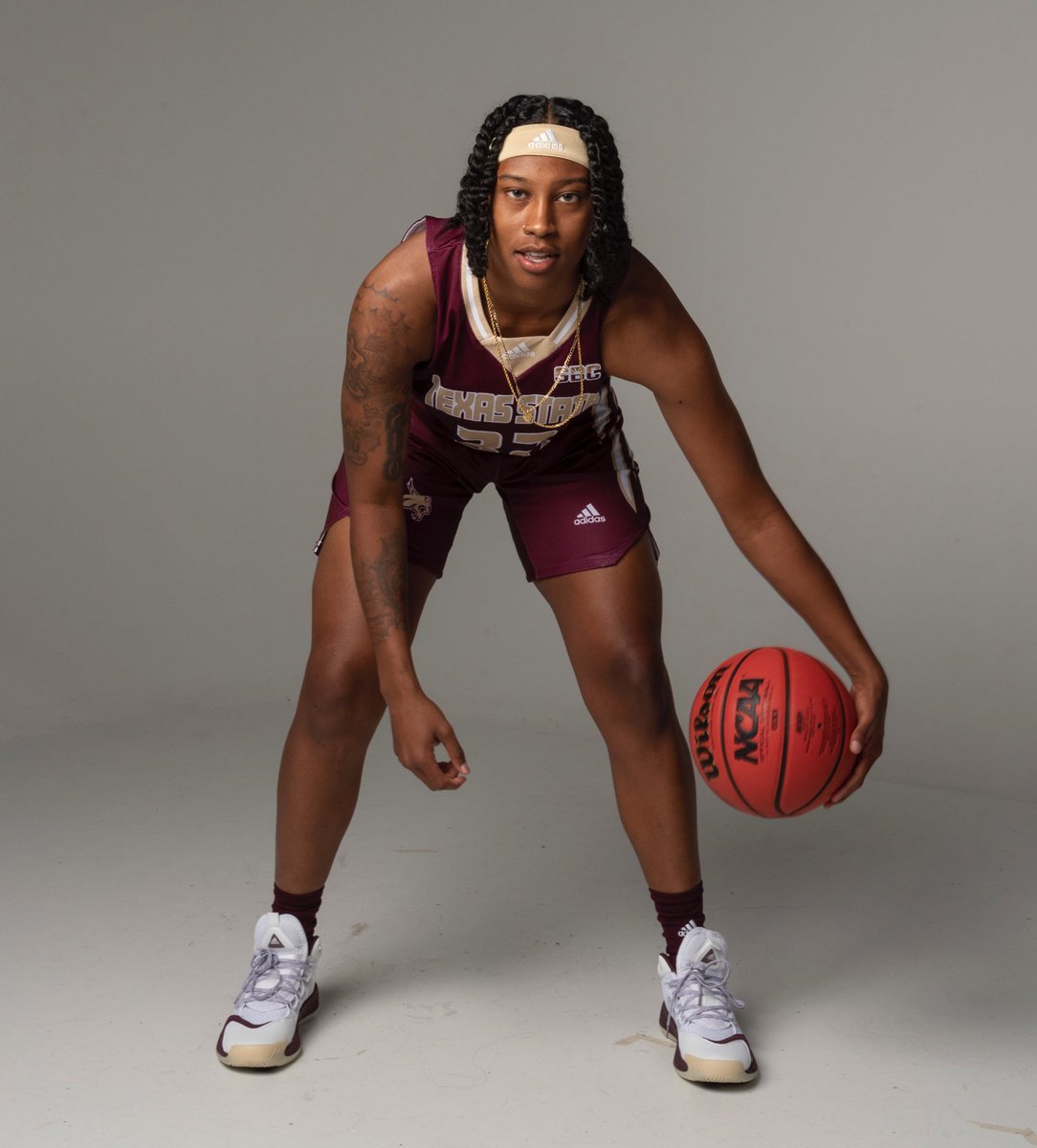 OfficialDHood_'s tweet photo. I made it out, I ain’t goin back unless it’s to get my dawgs 😈💪🏽💯 #Year4Loading… #HoodySZN https://t.co/6guu8NJoFF