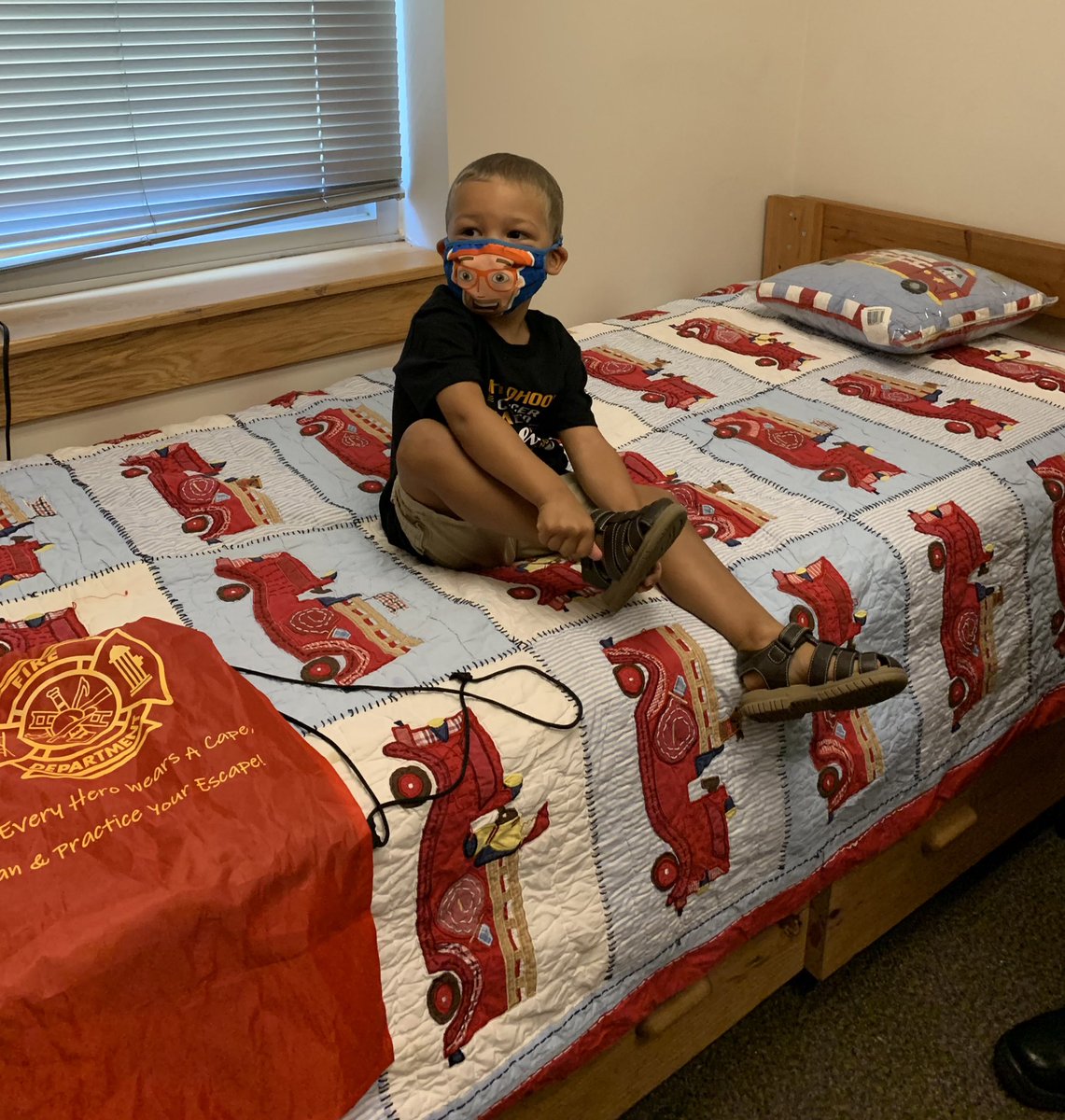cityofwsfire's tweet photo. #MakeAWish delivered our newest firefighter Kashton to Fire Station 19 to begin his day of duty. #WSFIRE #ReadyForDuty  @MakeAWish  .107 https://t.co/KIVki0OdHp