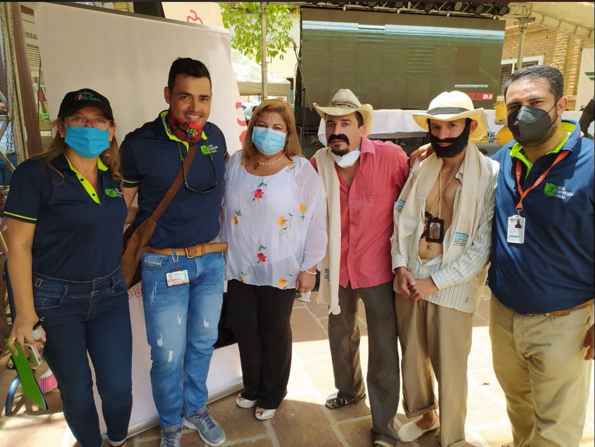 senaensantander's tweet photo. #SomosSENA | Con 36 unidades productivas  del programa #SENAEmprendeRural, 3 empresas #FondoEmprender, 7 proyectos de articulación con la media y proyectos innovadores de #Tecnoparque, el Centro Agroturístico se une a la Feria Agro San Gil 2021, iniciativa de @Alcaldiasangil. https://t.co/Za44vXVN30