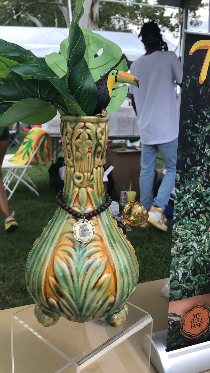 My Bud Vase tweet media