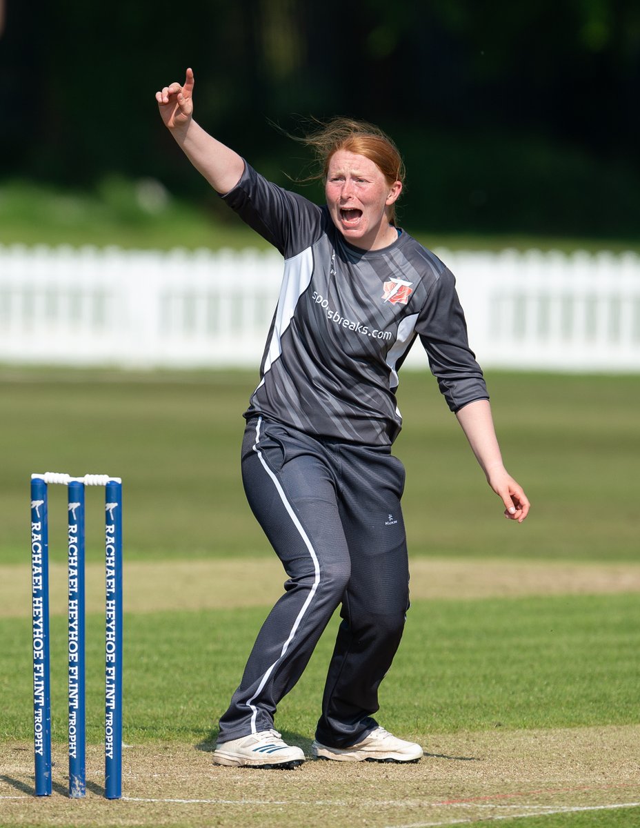 .@katecross16 and <a href="/HannahMsmjones/">Hannah jones</a>' death bowling helped @NW_Thunder pull off a thrilling tie with Sunrisers at Wantage Road this afternoon.

Report &amp; reaction 👉 bit.ly/3zsChOq

💥 #ThunderIsComing