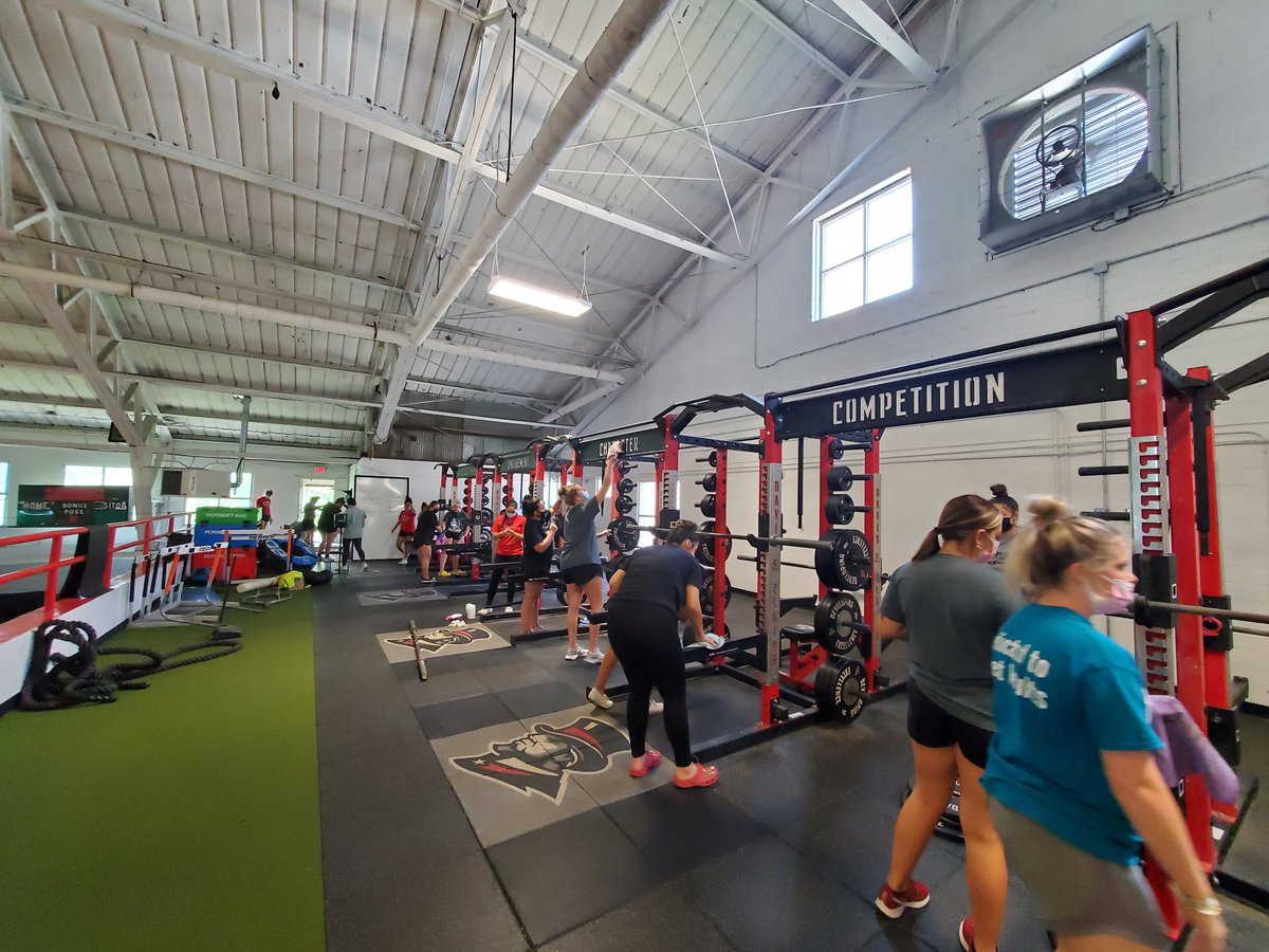 D&E Softball tweet media