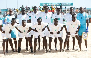 sunusport's tweet photo. Beach Soccer : Le Sénégal perd sa demi finale face au Japon (2-5) , bon courage aux gaindés pour ce magnifique parcours ! #sunusport https://t.co/V0tAdS97jI