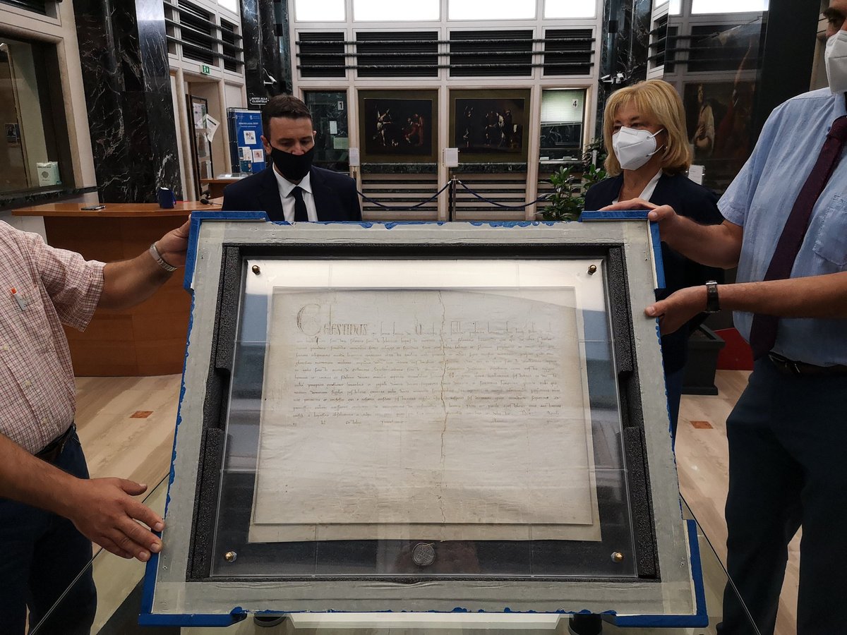 NikeSkywalker's tweet photo. 📜 Con la Bolla del #Perdono, #LAquila vince in #Abruzzo!
#PerdonanzaCelestiniana2021
#ComuneLAquila #RaiCultura #RaiRadioItalia #28Agosto #Perdonanza giubilare di Papa #CelestinoV. Questa è l'#Italia. https://t.co/2ydxI0TpGa