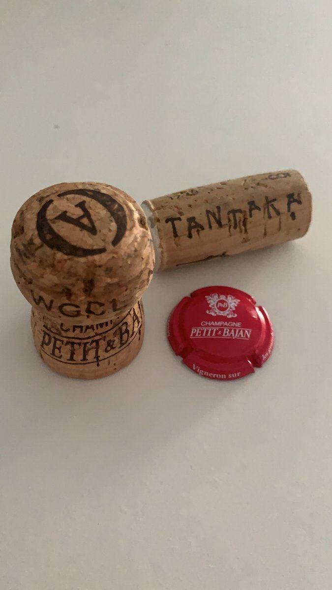 Me gustaron mucho en “La Ereta” el plato de “ostra” y la “crema brulee de esparraguines y anguila” de <a href="/Daniereta/">Dani Frias</a> ..Y bebi de lujo con “Tantaka”(me flipa  este txacoli) y con un “Petit Bajan” rosado que me lleve (muy fino y elegante) Ah y mejor compañía con mi amigo <a href="/AthosWitti/">Julián Athos</a> 😜