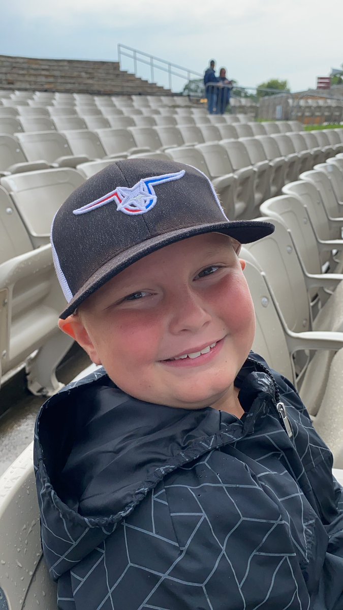ChadDavidBerger's tweet photo. @aaron_watson Hudson is ready to see @aaron_watson for the second time. He would love to meet his favorite singer. “This is already the best birthday present ever,” His comment as we walked in. https://t.co/rgtH8bOoiz