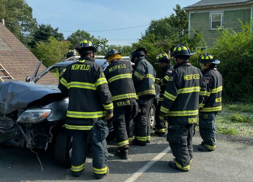 Great morning of vehicle extrication training for our newest on-call firefighters as part of their Firefighter I/II class at Millis Fire. Also tried out our new @AMKUSrescue battery powered tools.