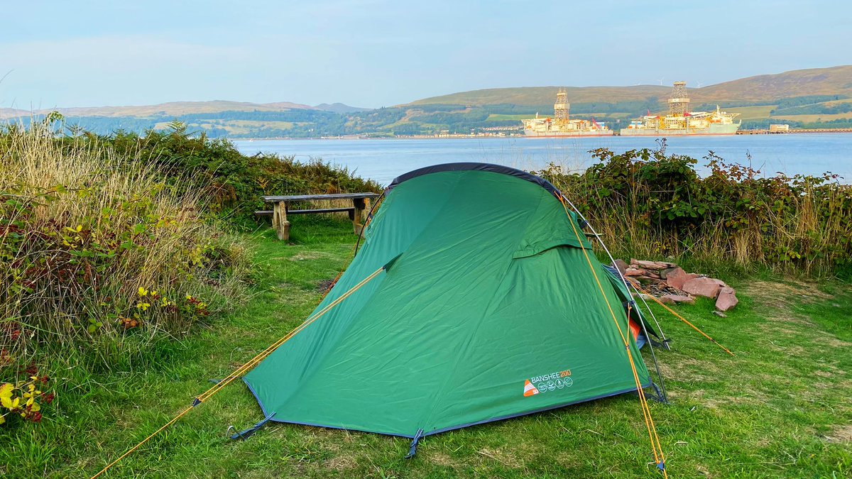 CGA_Kev's tweet photo. Base camp established with the @vango #Banshee200 on the east side of Cumbrae for a night away with @mcrae_claire @Dan_Small92 and Natalie to make the most of the #BankHolidayWeekend weather. Happy Saturday Twitter ๐ค #SaturdayVibes #CampingLife #Vango https://t.co/EQoLTkfLgz