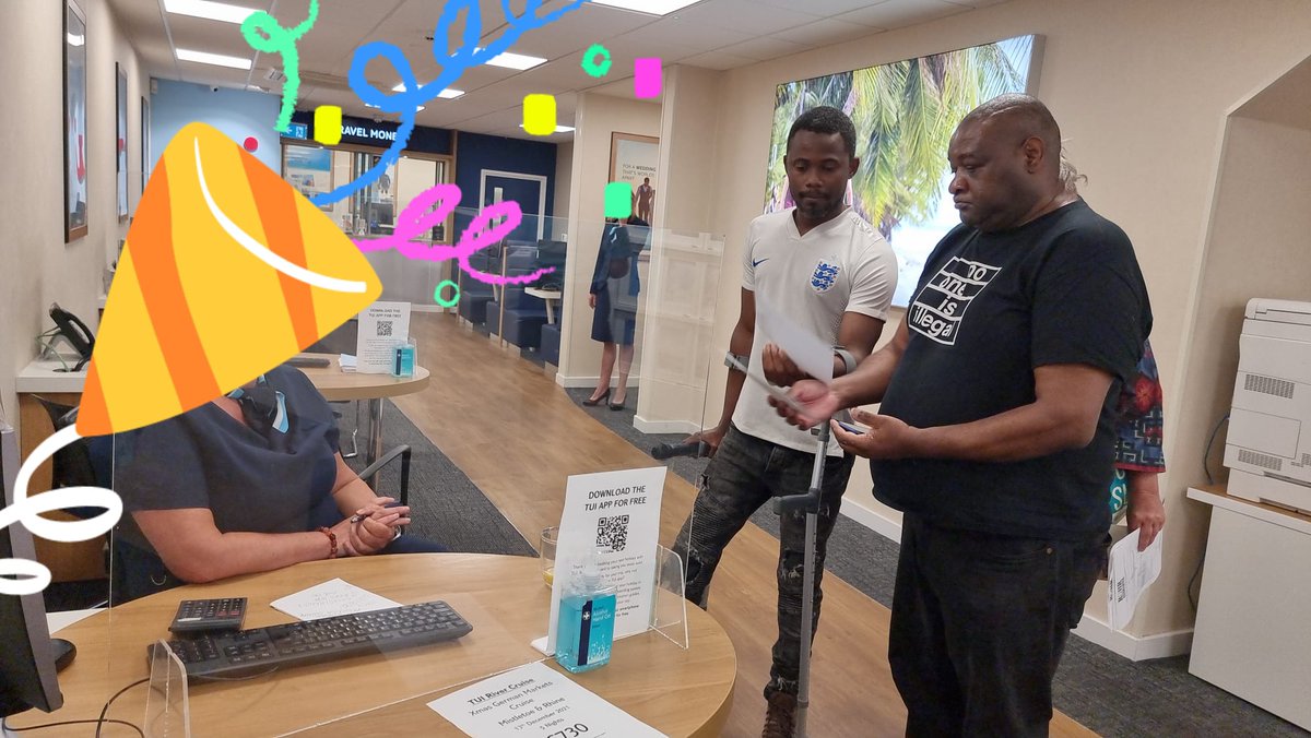 wallsmustfall's tweet image. Today #TUI Manchester,our brave Campaigners handed the petition and the message is #TUIDropDeportations Please sign the petition tinyurl.com/yfx46x36