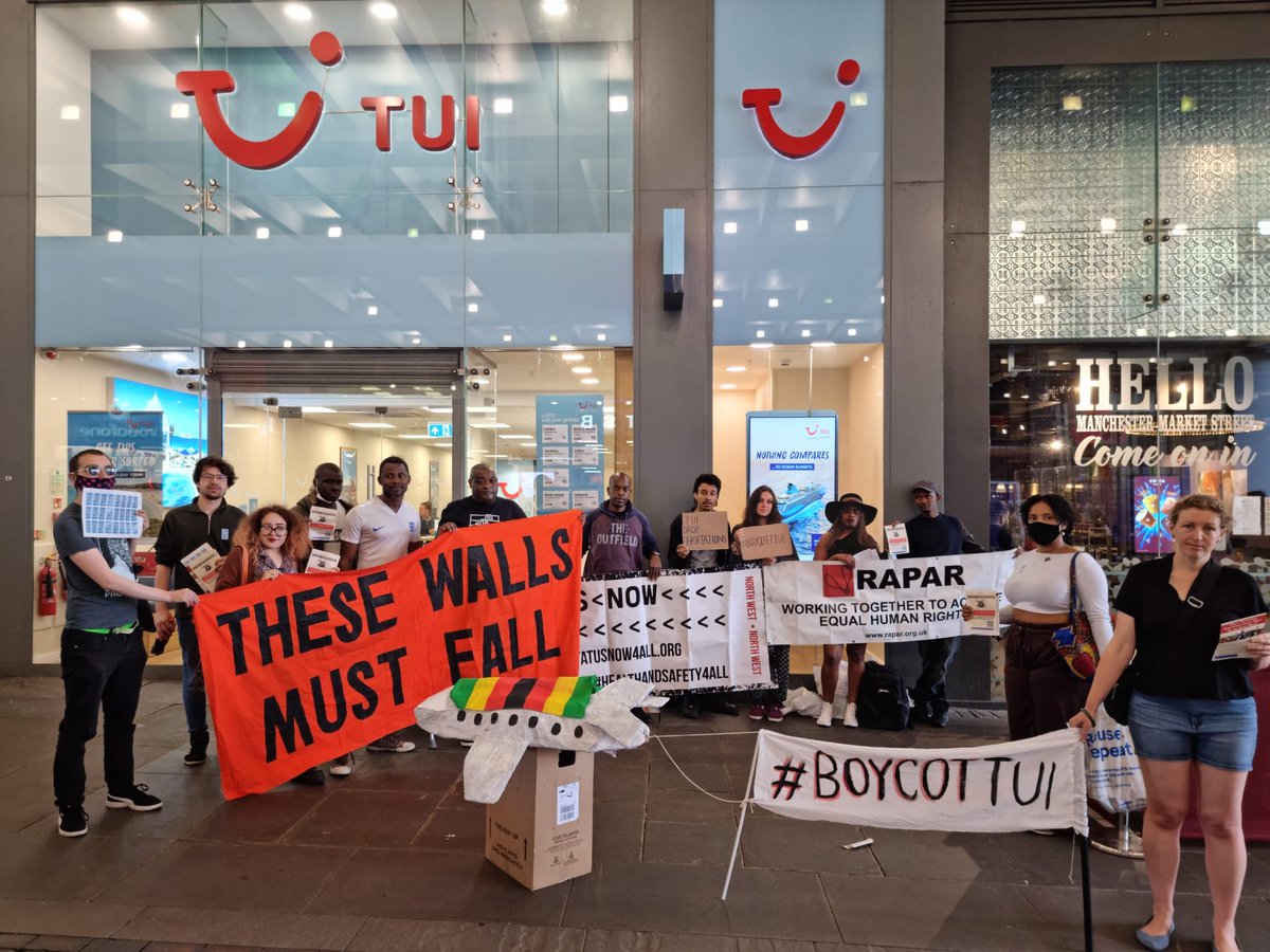 wallsmustfall's tweet image. Today #TUI Manchester,our brave Campaigners handed the petition and the message is #TUIDropDeportations Please sign the petition tinyurl.com/yfx46x36