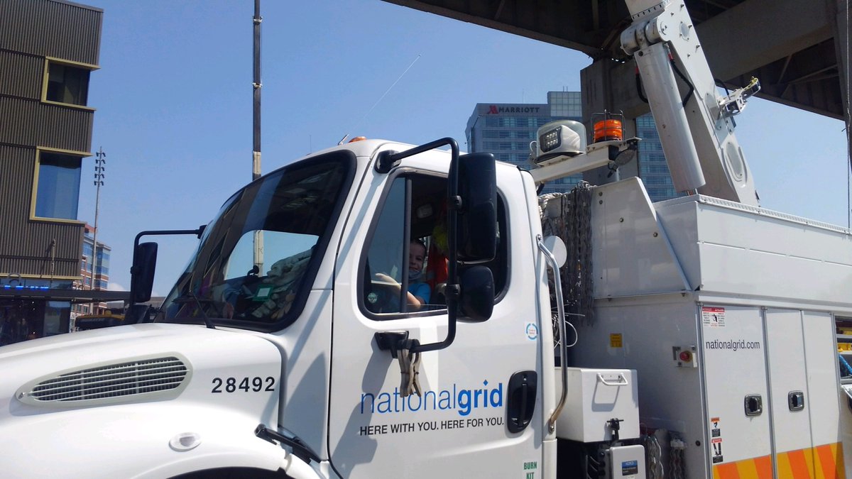 NatalieNGRID's tweet photo. So much fun at @exploremore716 Touch a Truck today! Thanks to our Overhead Line department for showing the kids of WNY what it takes to operate a line truck! @nationalgridus #ngcommunityimpact #touchatruck #nationalgrid 💡 https://t.co/xYZ3U5oHaU
