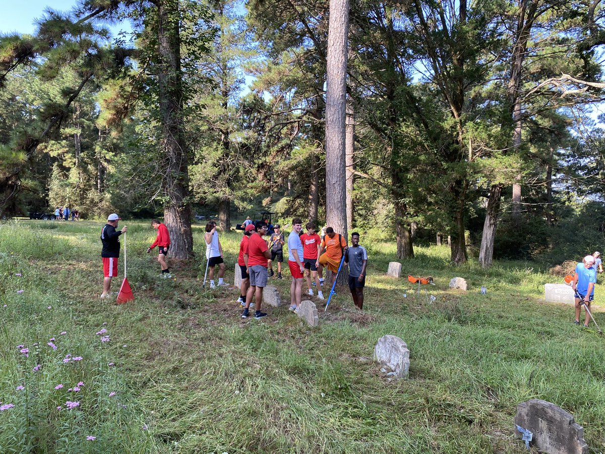 Rosehill Eagle Football!  Saturday community service character and team builder! Great young men and coaches. 🦅🏈