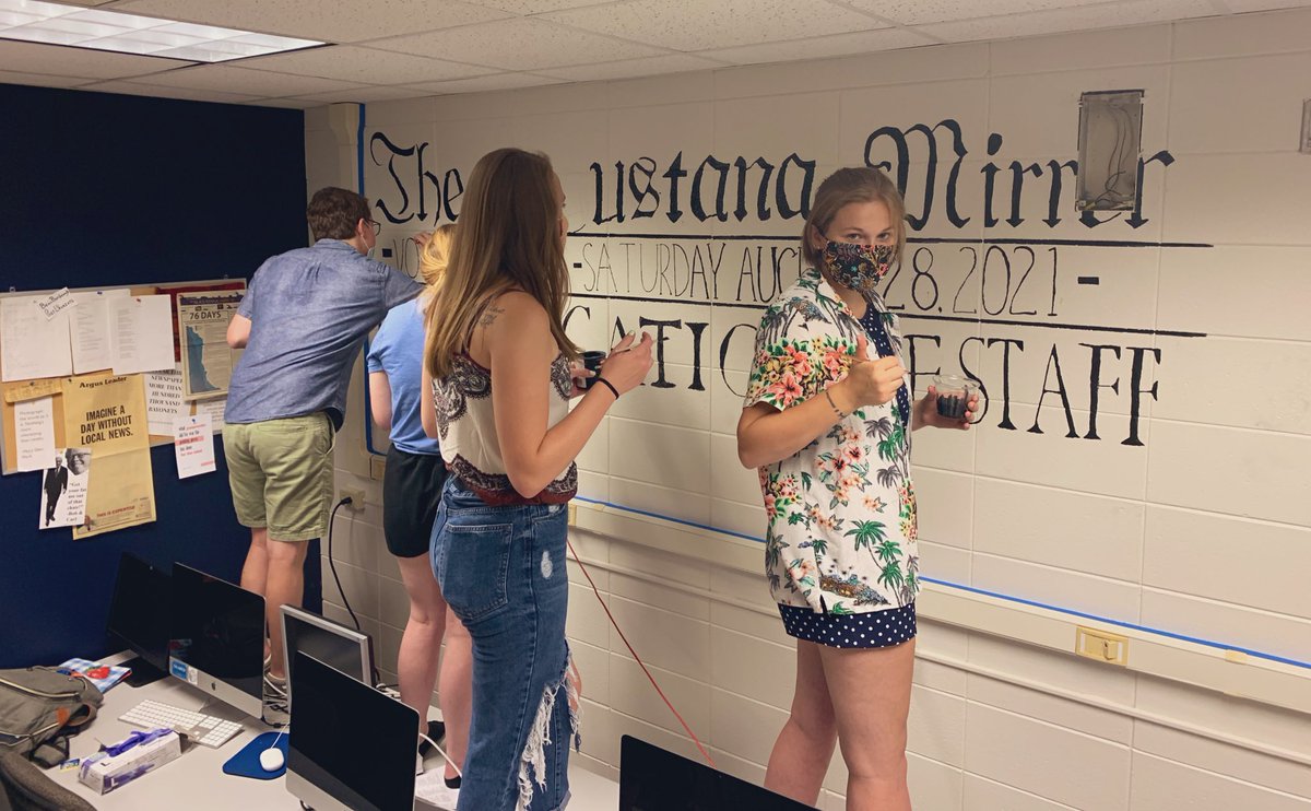 olivia_bertino's tweet photo. Breaking news: Augie students perform free manual labor as requested by their tyrannical editor :) https://t.co/XBXLtKl3yx