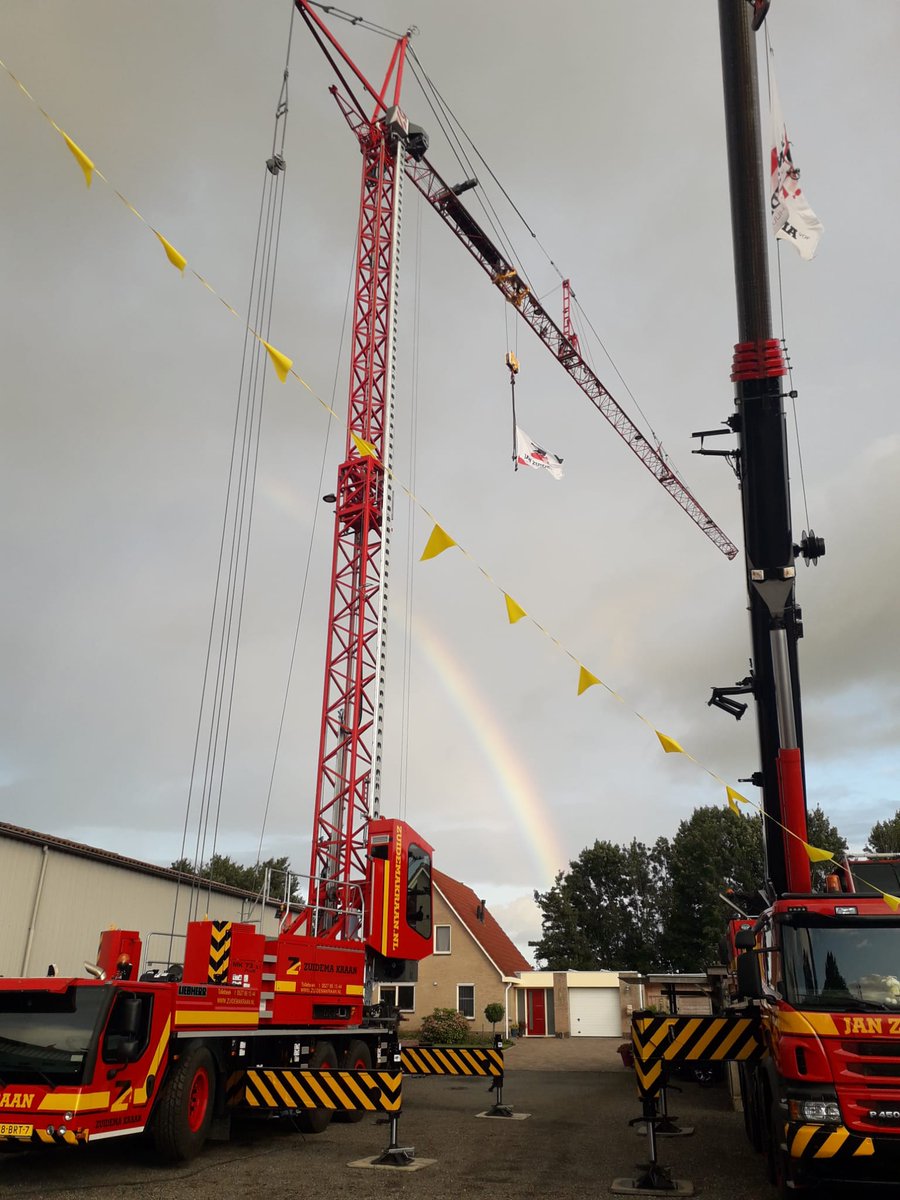 zuidemakraan's tweet photo. Gisteren een zeer geslaagde borrel gedaan met vaste klanten, familie en vrienden. We hebben geproost op de komst van onze verreiker en uiteraard de nieuwe #liebherr MK 73 🍻🍾🐟🍔 https://t.co/Eh3HKj54Ux