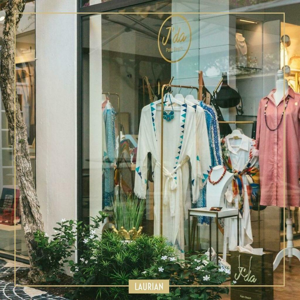 LaurianCompany's tweet photo. You forget that everything in this town is color-coordinated. Pretty beach cover-ups at #J'da #WorthAvenue
#shopping #PalmBeach #LaurianClub #InvestmentRealEstate #Co-Ownership #ResidenceClub #luxurytravel #luxuryrealestate #secondhome #wanderlust #jetsetter #startup #ins… https://t.co/oRzWZN30eh