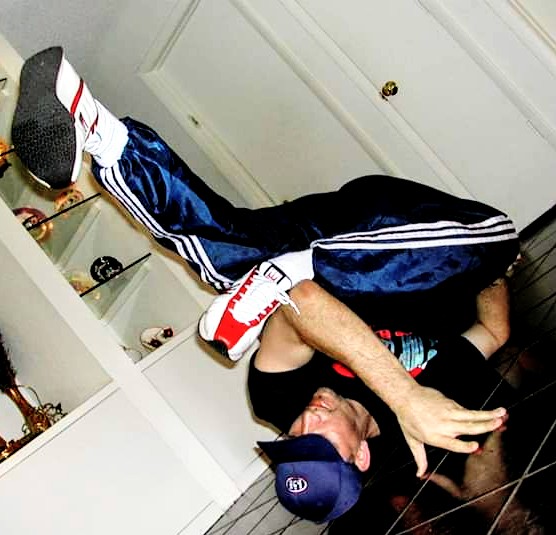 #FREEZE...#SPEEDYLEGS
#BBOY #BBOYMASTER
#BREAKING #BBOYING
#BBOYLIFE #BBOYISM