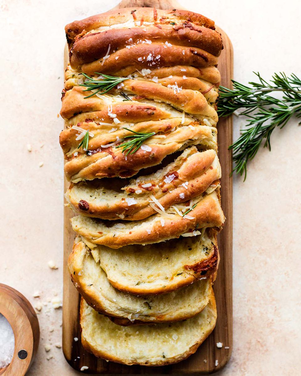 RedStarYeast's tweet photo. Rosemary Garlic Pull Apart Bread RECIPE: https://t.co/QgqfgeWlzj

“This homemade pull apart bread is shaped and assembled with butter, garlic, cheese, rosemary, and parsley. Baked until golden brown and served pull-apart style!”😍 
 #rosemary #garlic #bread #breadsofinstagram https://t.co/rVb2YXKqXU
