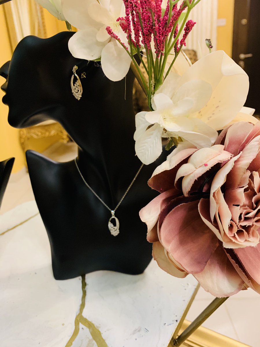 wrapser1's tweet photo. It’s all about the details
تغليف خطوبه
.
.
.
#wrapser #flowers #chocolate #giftforher #gifts #wraping #handmade #creative #happy #think #positive #craftideas #weeding #engagement #stayhomedosomething  #activelifestyle #activities #stayhomestaysafe https://t.co/xPxYfJrlsi