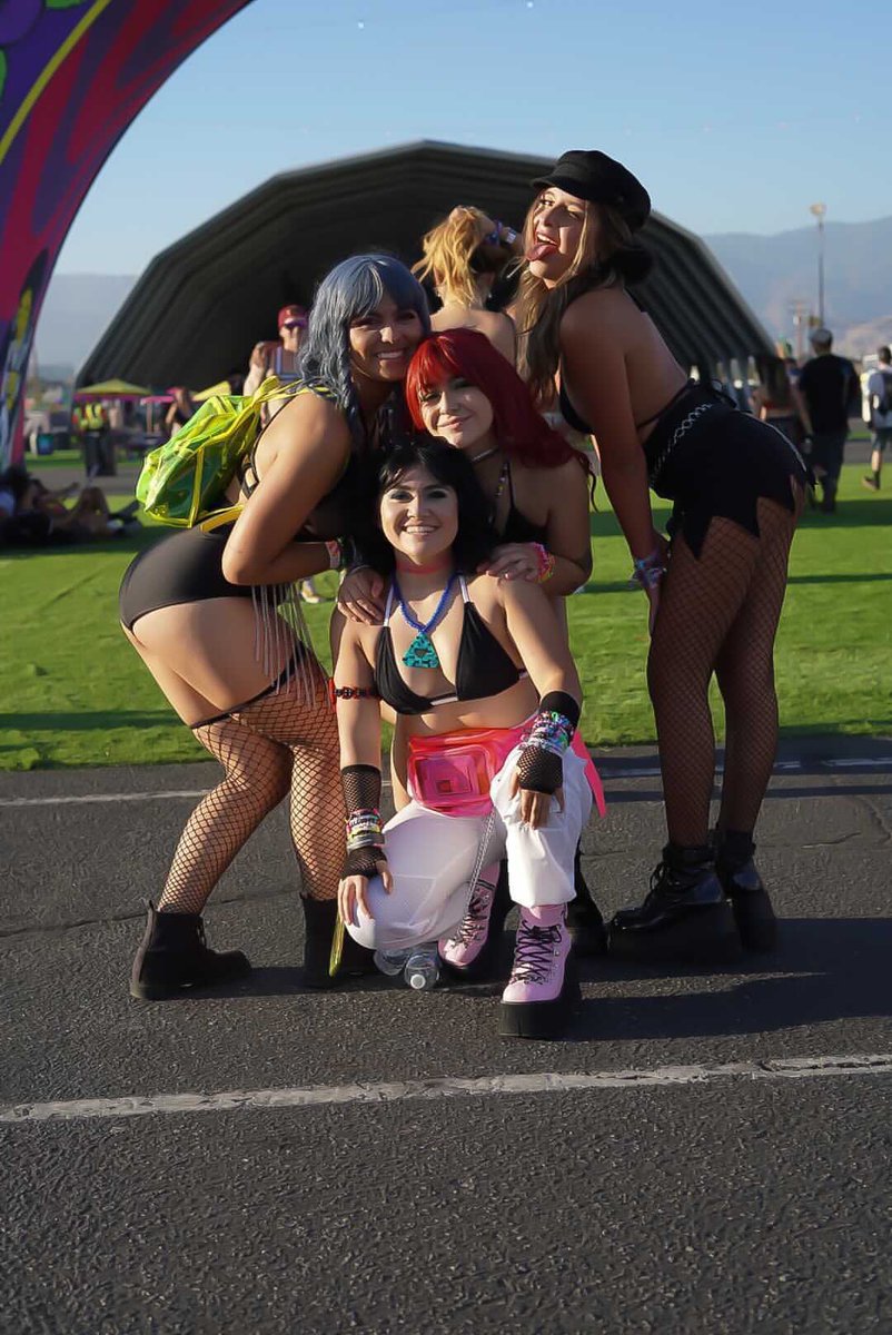 hailsmonty's tweet photo. First rave with my besties💟 #BeyondWonderland https://t.co/CLplZH4f1c