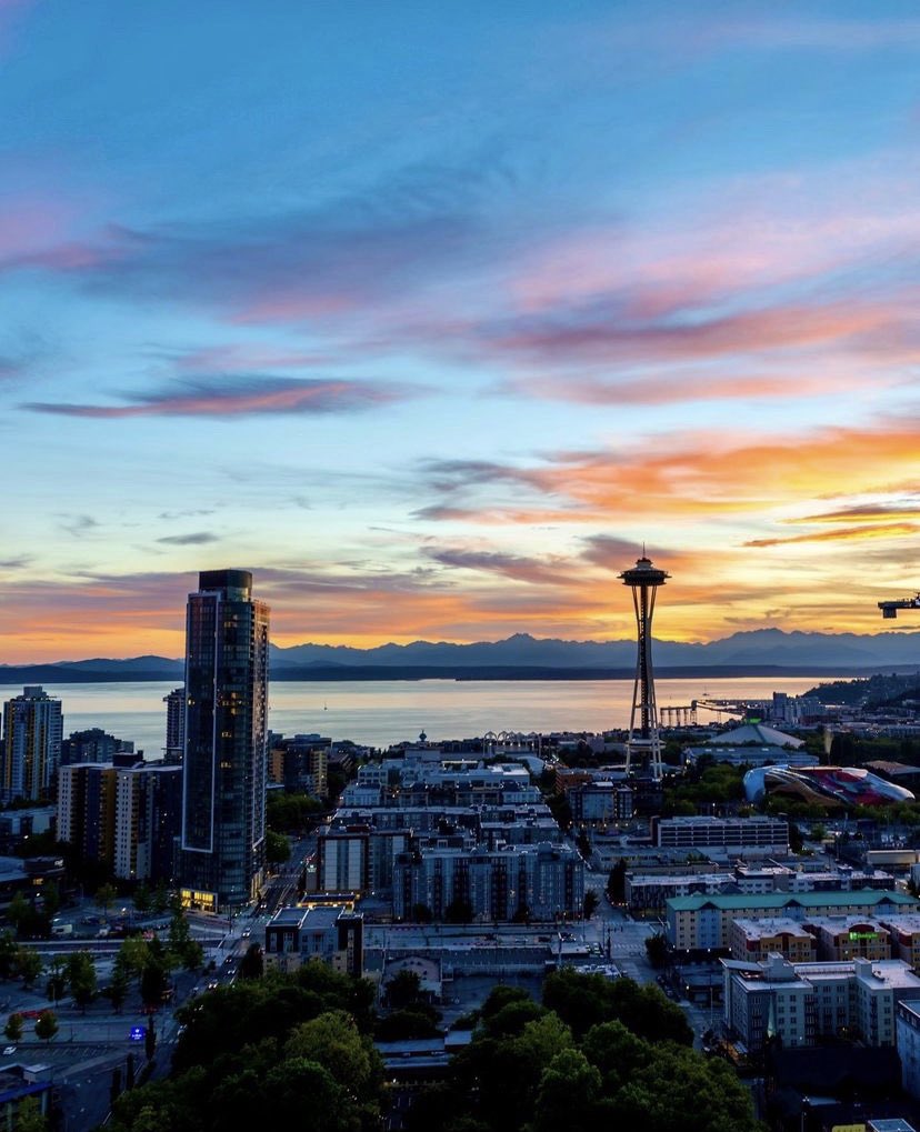 ShirtSeattle's tweet photo. Seattle Sunsets 😍 > https://t.co/3vlHjkEZhY