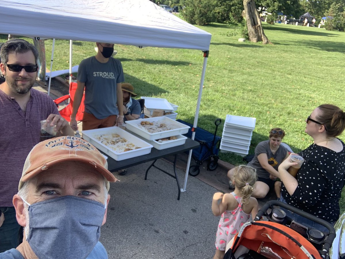 Always fun to bump into the ⁦<a href="/PGAVDestination/">PGAV Destinations</a>⁩ coworkers and their families at the Tower Grove farmer’s market!