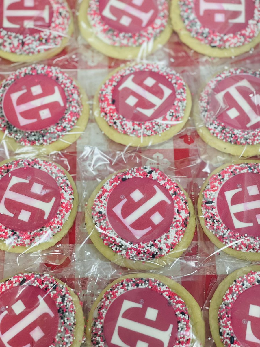kinzixo's tweet photo. Customer Appreciation Day at 💓💓T-Mobile 💗💗 5703 MacCorkle Ave SE 🍪🛍!! Come check out our great phone deals for new and existing customers, fastest 5G Network and special thank you while the cookies last! #TMobile #Thanks #Tmo https://t.co/UYS6yf3kA0