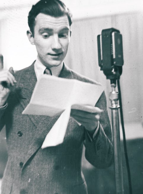 arevalocarlos's tweet photo. Hoy cumpliría 100 años el ilustre actor, escritor y director #FernandoFernánGómez! Su talento para interpretar, escribir y dirigir lo convirtió en una de las más prestigiosas figuras de la #Cultura española del siglo XX. Reivindicar su legado es homenajear a tan brillante maestro https://t.co/2LkfTVKW9C