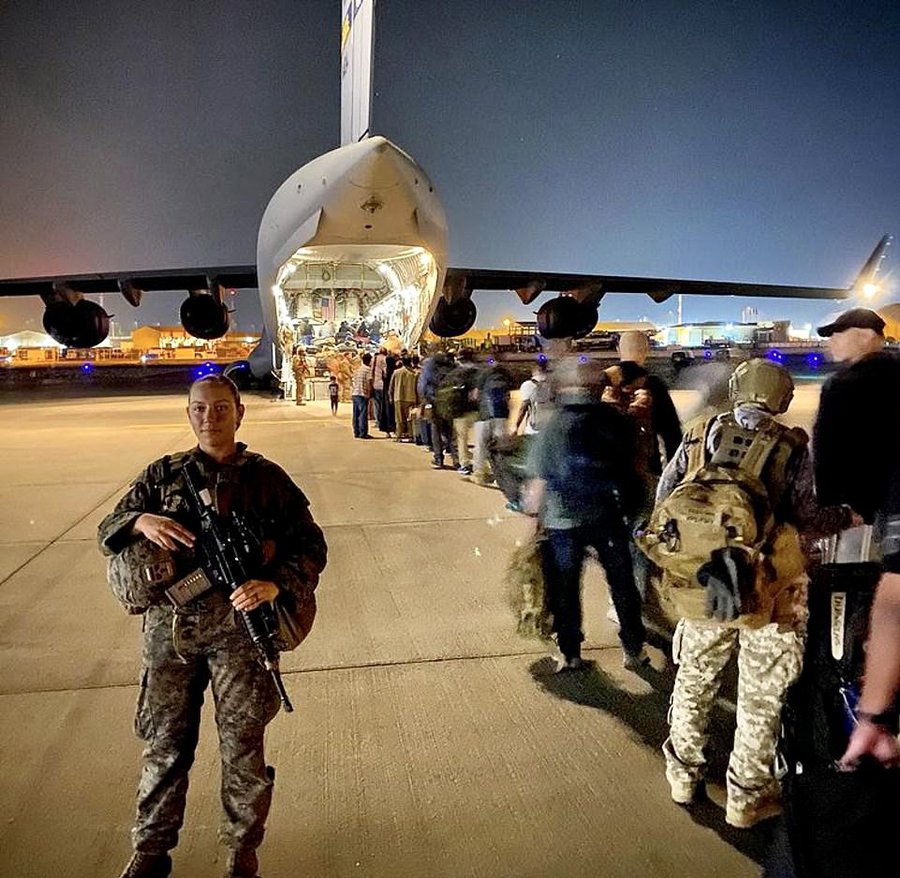 javierbauluz's tweet photo. Nicole Gee, sargento, fue una de los marines que murieron en el ataque con bomba en #Kabul_Airport  #Kabul https://t.co/1DBDJVElrZ https://t.co/dUiqaZUDyZ