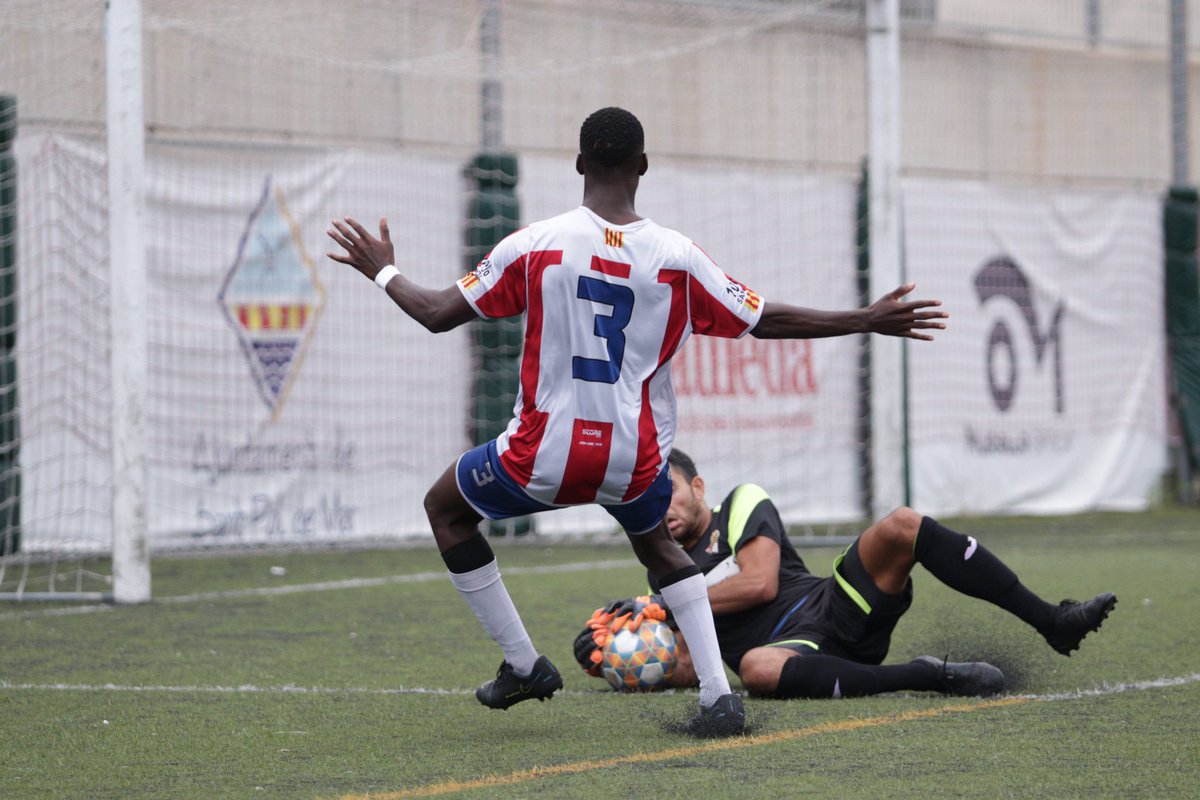 atcsantpol's tweet photo. Final a #SotDeBagueny @atcsantpol 1 (David Rodríguez) @ULlefia 0. Victòria de prestigi santpolenca  davant d’un #1cat   @RadioSantPol @CampusCarreras @EsportiuMaresme @FCF_CAT @Jordi_Souto @SebasMarteles #santpol #badalona.                           📸 Aleix Pràdanos https://t.co/OIxsEhFYhn