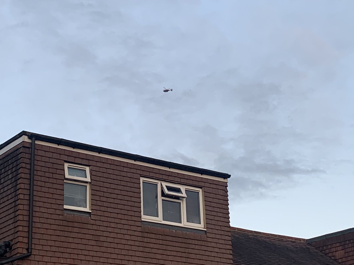 Bobdollocks's tweet image. Old Bills Chopper 1 hovers over the #prows. Are Suttons top boys having it off with Oldham? Prob not eh. Overtime in the bag👍Back to the H pad boys🙄