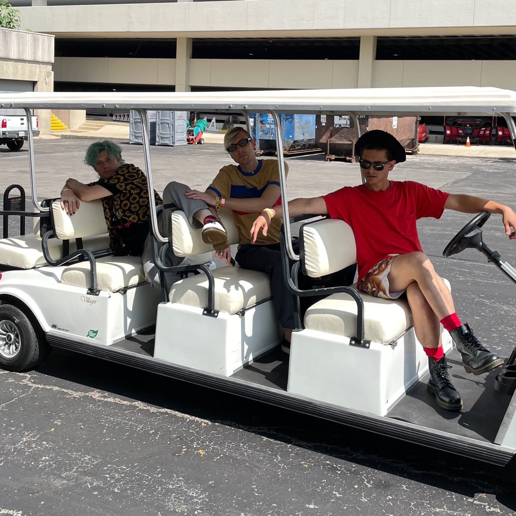 DREAMERSjoinus's tweet photo. .@WONDERBUSFEST TODAY!!!!!!!! excited to perform on the River Stage at 3:50 🚌💫🤘who’s coming?!?!?! https://t.co/yB64dOD7Ol