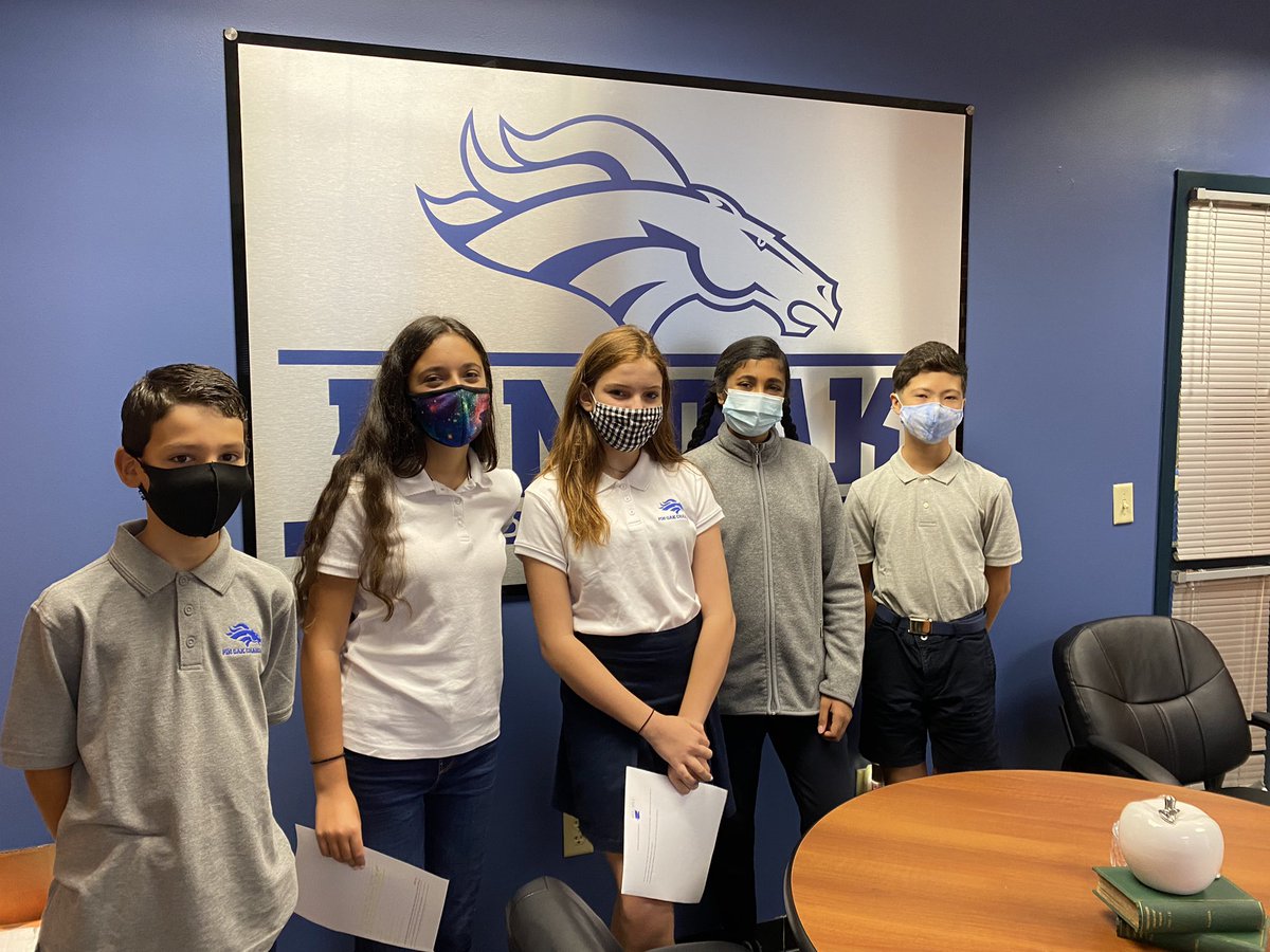 POMS_Principal's tweet image. We 👀 and👂you making the morning announcements! Future news anchors and meteorologist are ⬇️⬇️⬇️⬇️⬇️ @pinoakms! #WeArePinOak #FirstWeekSuccess #ProudPrincipal