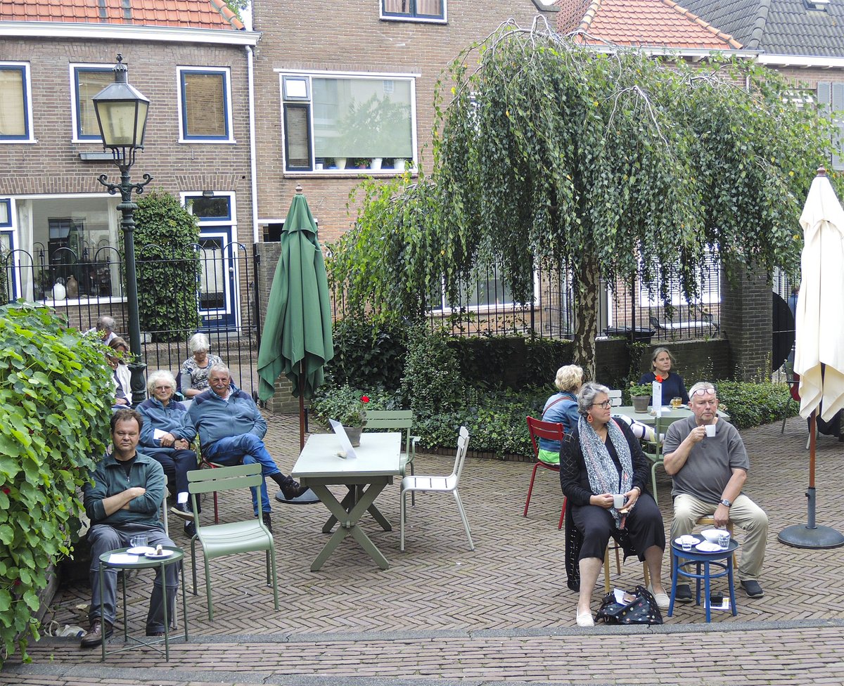 Gastbeiaardier Bob van der Linde gaf vandaag een mooi #concert op de #beiaard #Cuneratoren #Rhenen. De #luistertuin @stadsmuseumRhenen was weer gastvrij. Het volgende #beiaardconcert is op za 4 sept door Wim Ruitenbeek. Zie zijn programma cuneragilde.nl onder Beiaard