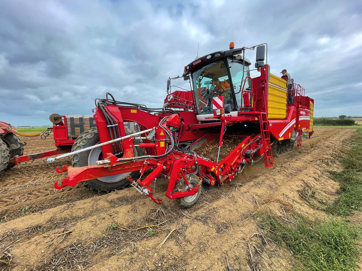 Home Farm (Nacton) (@homefarmnacton) on Twitter photo Thanks to <a href="/tnstractors/">Thurlow Nunn Standen</a> for the demo of this Varitron 270 platinum! Interesting to see the new technology available to help get the best out of the machine and the crop! #Potatoes #Harvest2021 Thanks to <a href="/tnstractors/">Thurlow Nunn Standen</a> for the demo of this Varitron 270 platinum! Interesting to see the new technology available to help get the best out of the machine and the crop! #Potatoes #Harvest2021