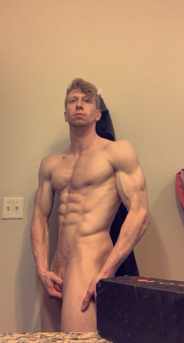 Need a shower partner after this workout😛😈 https://t.co/F6T5GSlmvX<a href="/tag/newprofilepic"class="tags"><span>#newprofilepic</span></a>