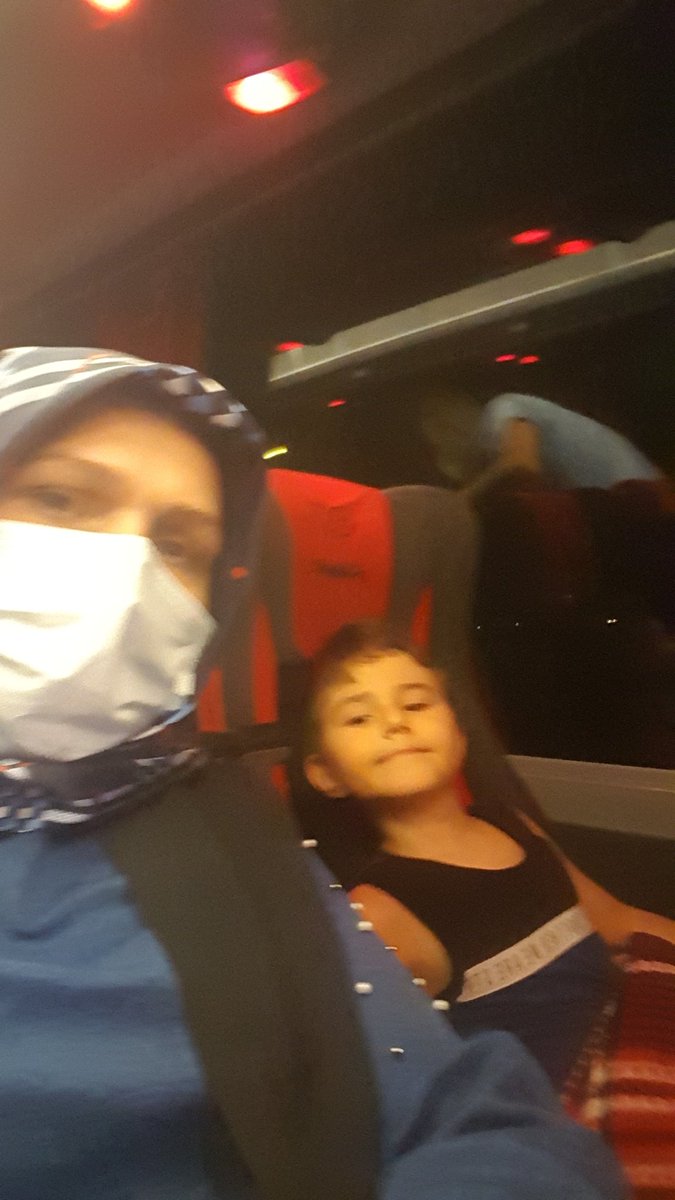 clal03955177's tweet photo. @Ebru40835739 @Akparti @AKKADINGM @vedatbilgn @csgbakanligi Aile butunlugumu 2 ye bolunduk kiz babada oglum bnimle suanki halimiz bu iste.icimden cok sey geciyor.Rabbime havale ediyorum https://t.co/sV9PqycRZ1